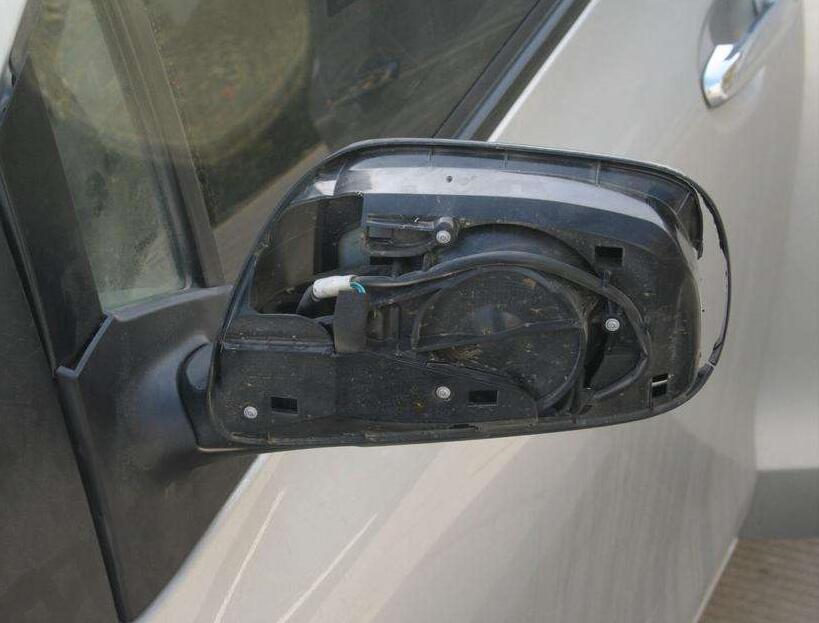 因事故損壞怎么獲取賠償？倒車鏡片損壞了如何配換？