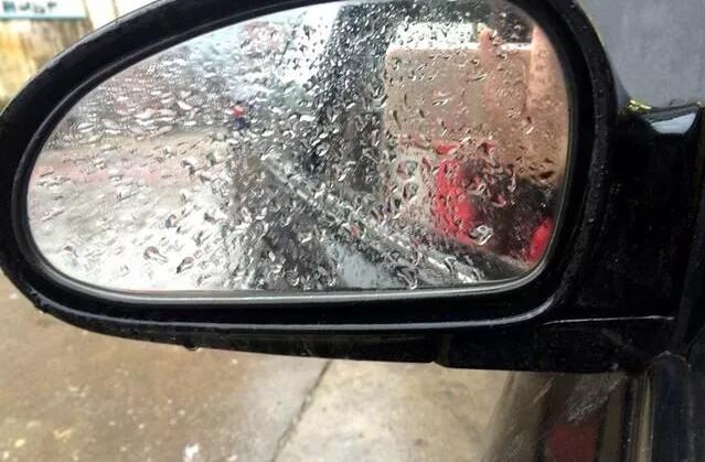 汽車車窗跟后視鏡要不要安裝雨眉防水？